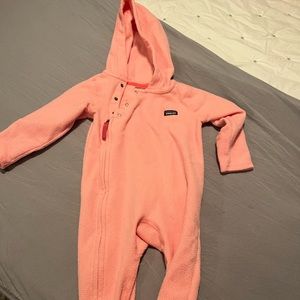 Patagonia Baby 6-12 month fleece footed bunting